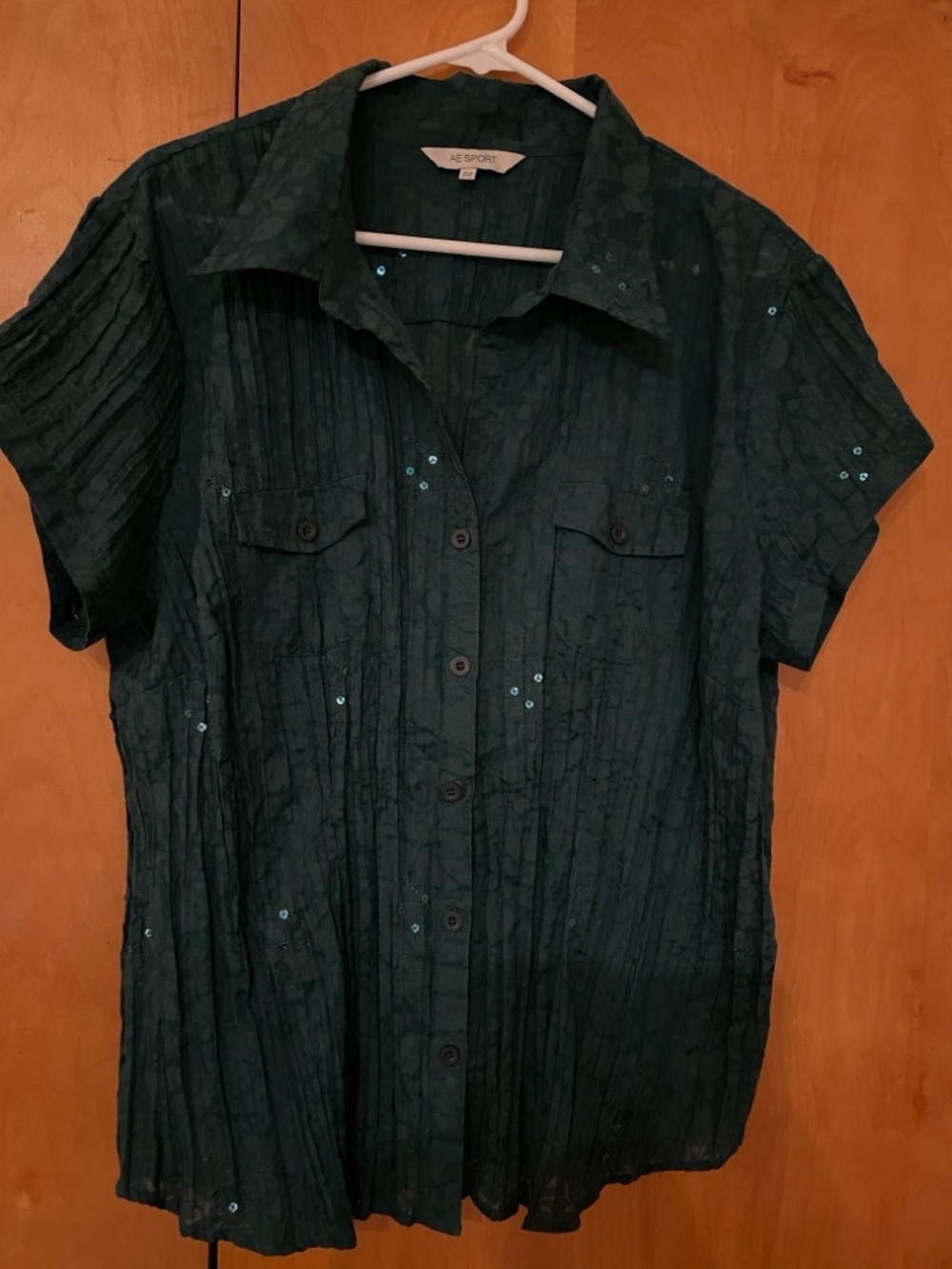 AE Sport dark Green Button-Up Short Sleeve Top